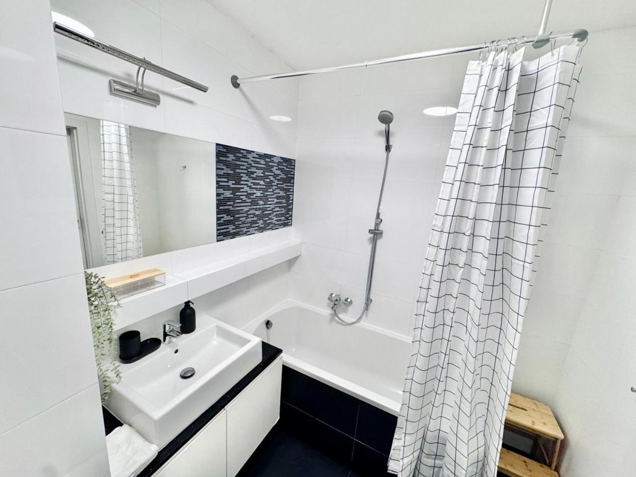 C- Home4U - Apartment With A City View Close To Aquapark, Parking In Secured Area Краків Екстер'єр фото